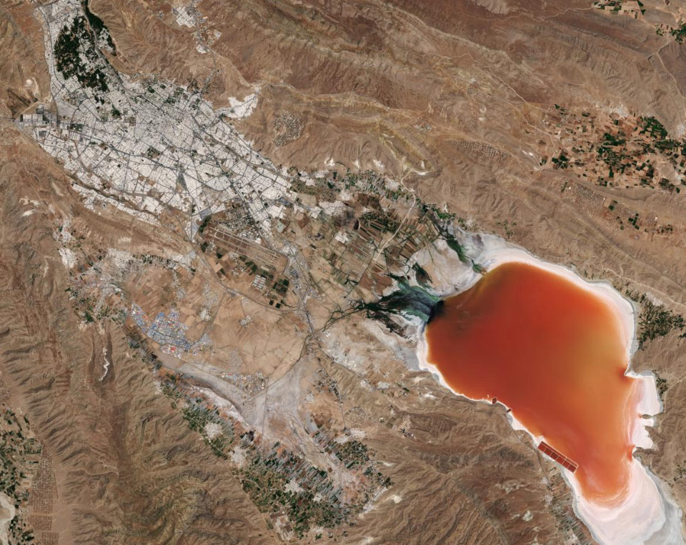 Discover Maharloo Lake Discover Maharloo Lake